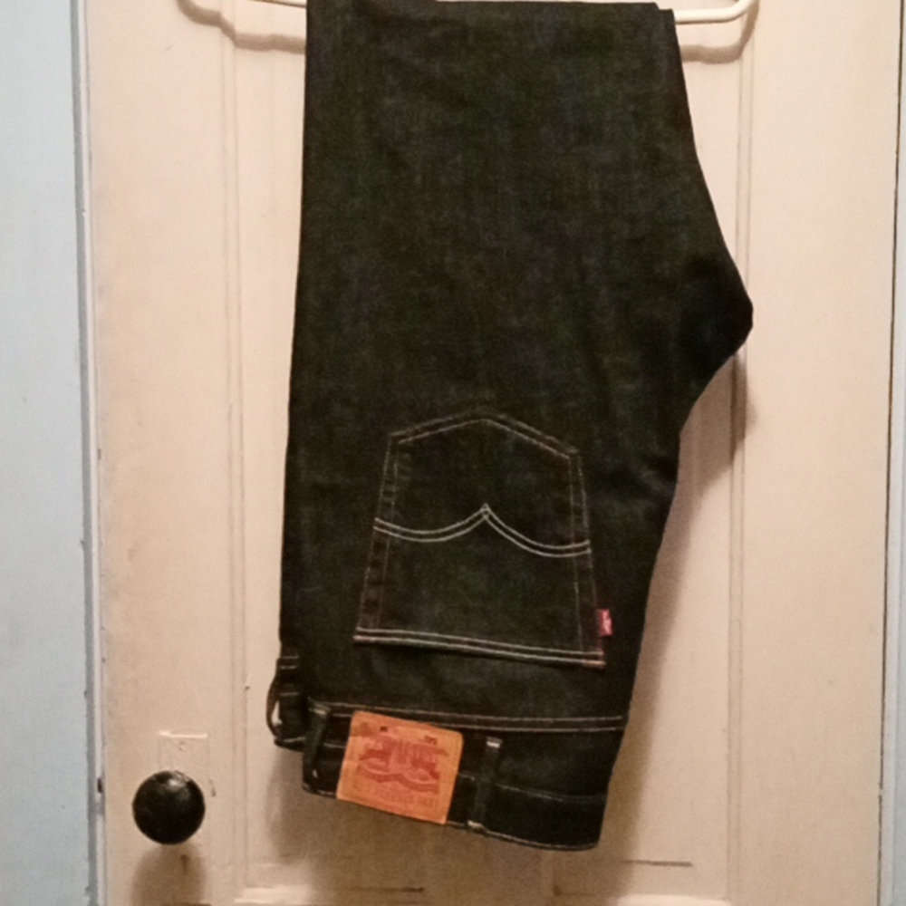 Nwot Levi's 541 athletic taper nice blu black color tried on is all. 🔥🔥